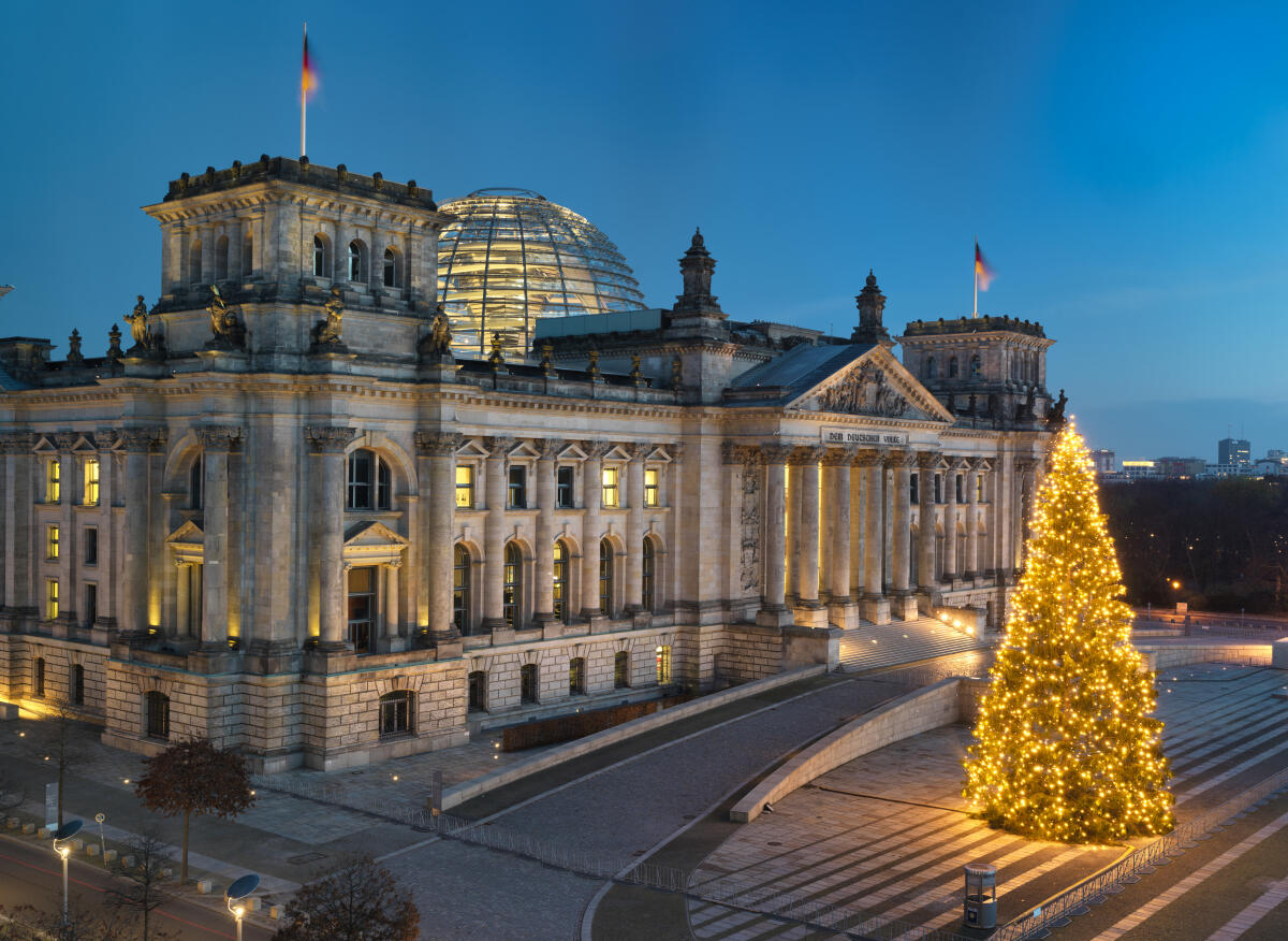 Weihnachtsbaum vor dem Reichstag. Weihnachtsbaum vor dem Reichstag.