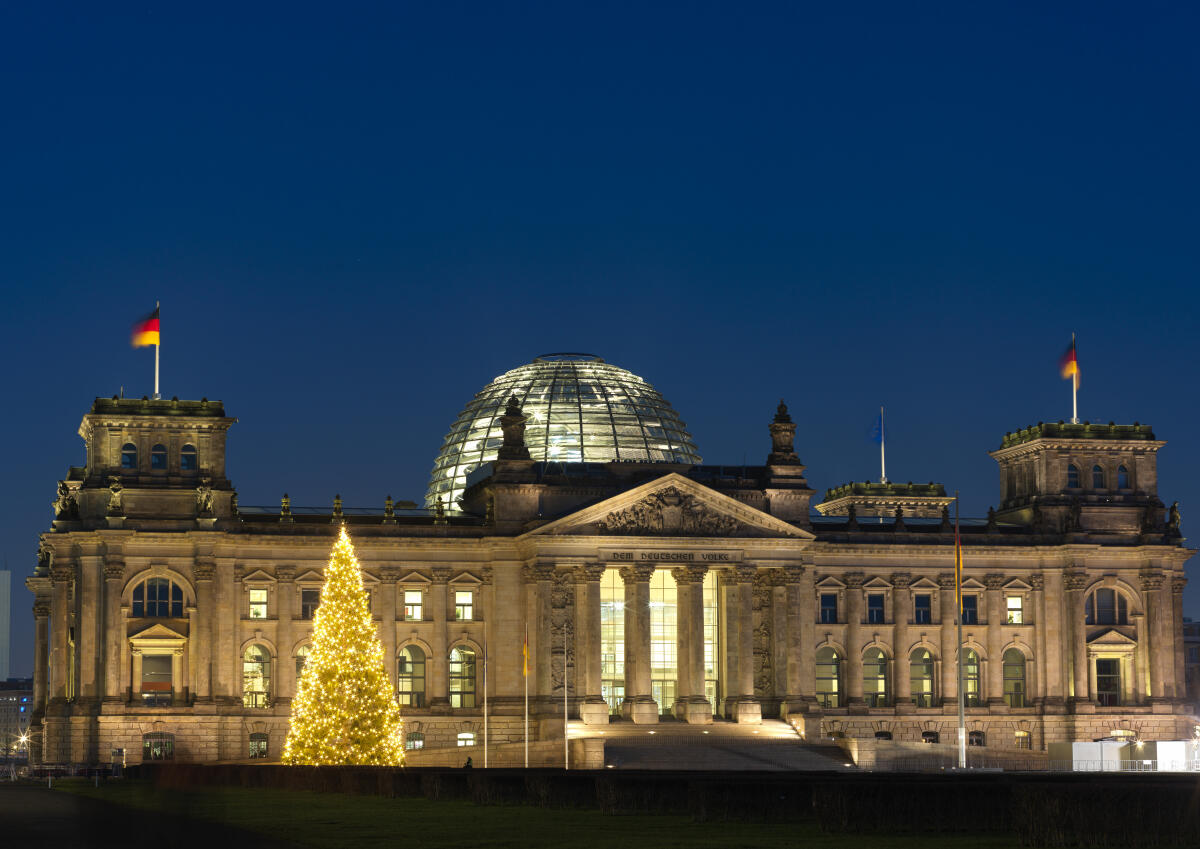 Weihnachtsbaum vor dem Reichstag. Weihnachtsbaum vor dem Reichstag.