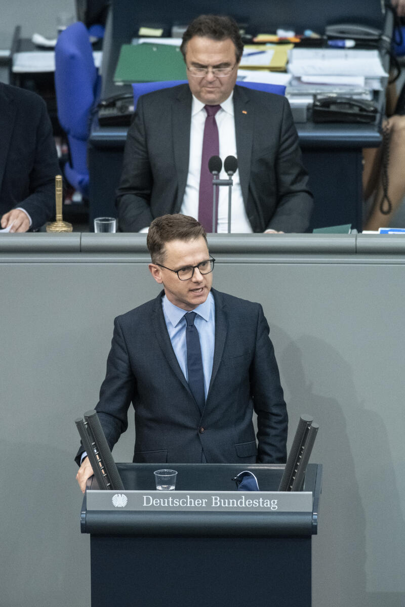 Dr. Carsten Linnemann, CDU/CSU, MdB, spricht zu Top 1.5, Einzelplan 09 Wirtschaft und Energie, unter Vorsitz von Dr. Hans-Peter Friedrich, CDU/CSU, MdB, Vizepräsident des Deutschen Bundestages - Bundestagsdebatte zum Haushaltsgesetz 2021 Linnemann, Carsten Dr. Carsten Linnemann, CDU/CSU, MdB, spricht zu Top 1.5, Einzelplan 09 Wirtschaft und Energie, unter Vorsitz von Dr. Hans-Peter Friedrich, CDU/CSU, MdB, Vizepräsident des Deutschen Bundestages - Bundestagsdebatte zum Haushaltsgesetz 2021