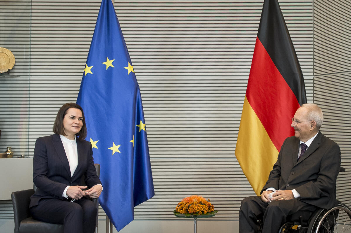 Bundestagspräsident Dr. Wolfgang Schäuble (r), CDU/CSU, MdB, trifft sich mit der belarussischen Oppositionsführerin Swetlana Tichanowskaja (l). Schäuble, Wolfgang Bundestagspräsident Dr. Wolfgang Schäuble (r), CDU/CSU, MdB, trifft sich mit der belarussischen Oppositionsführerin Swetlana Tichanowskaja (l).