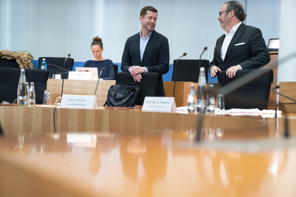 Karl-Theodor zu Guttenberg vor dem 3. Untersuchungsausschuss Wirecard. Guttenberg, Karl-Theodor Freiherr zu Karl-Theodor zu Guttenberg vor dem 3. Untersuchungsausschuss Wirecard.