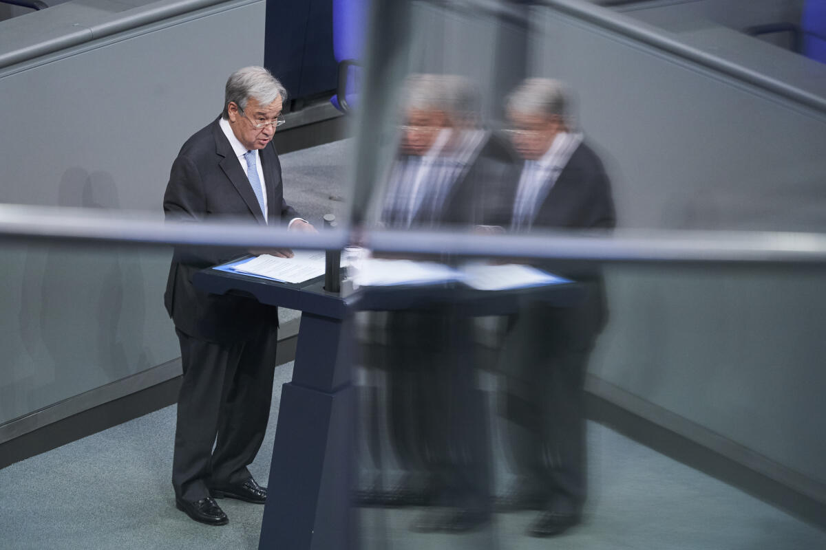 Generalsekretär der Vereinten Nationen, António Guterres hält eine Rede bei der Sonderveranstaltung des Deutschen Bundestages aus Anlass des 75. Jahrestag der Gründung der Vereinten Nationen. Guterres, António Generalsekretär der Vereinten Nationen, António Guterres hält eine Rede bei der Sonderveranstaltung des Deutschen Bundestages aus Anlass des 75. Jahrestag der Gründung der Vereinten Nationen.