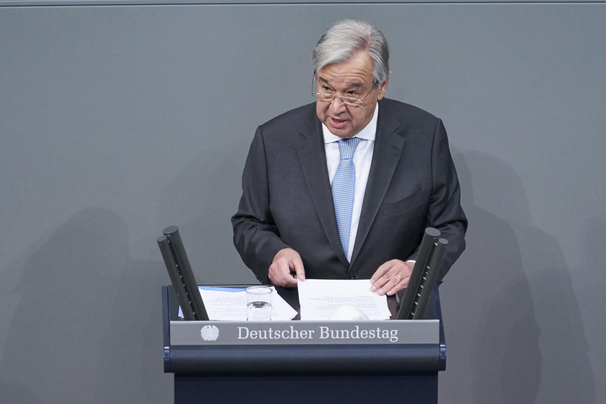 Generalsekretär der Vereinten Nationen, António Guterres hält eine Rede bei der Sonderveranstaltung des Deutschen Bundestages aus Anlass des 75. Jahrestag der Gründung der Vereinten Nationen. Guterres, António Generalsekretär der Vereinten Nationen, António Guterres hält eine Rede bei der Sonderveranstaltung des Deutschen Bundestages aus Anlass des 75. Jahrestag der Gründung der Vereinten Nationen.