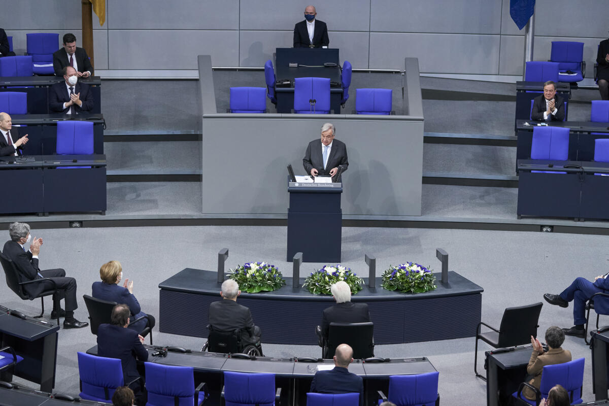 Generalsekretär der Vereinten Nationen, António Guterres hält eine Rede bei der Sonderveranstaltung des Bundestages aus Anlass des 75. Jahrestag der Gründung der Vereinten Nationen. Generalsekretär der Vereinten Nationen, António Guterres hält eine Rede bei der Sonderveranstaltung des Bundestages aus Anlass des 75. Jahrestag der Gründung der Vereinten Nationen.