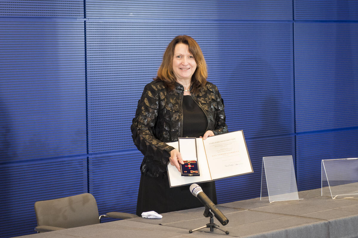Heike Brehmer, CDU/CSU, MdB, während der Verleihung des Verdienstordens der Bundesrepublik Deutschland. Brehmer, Heike Heike Brehmer, CDU/CSU, MdB, während der Verleihung des Verdienstordens der Bundesrepublik Deutschland.