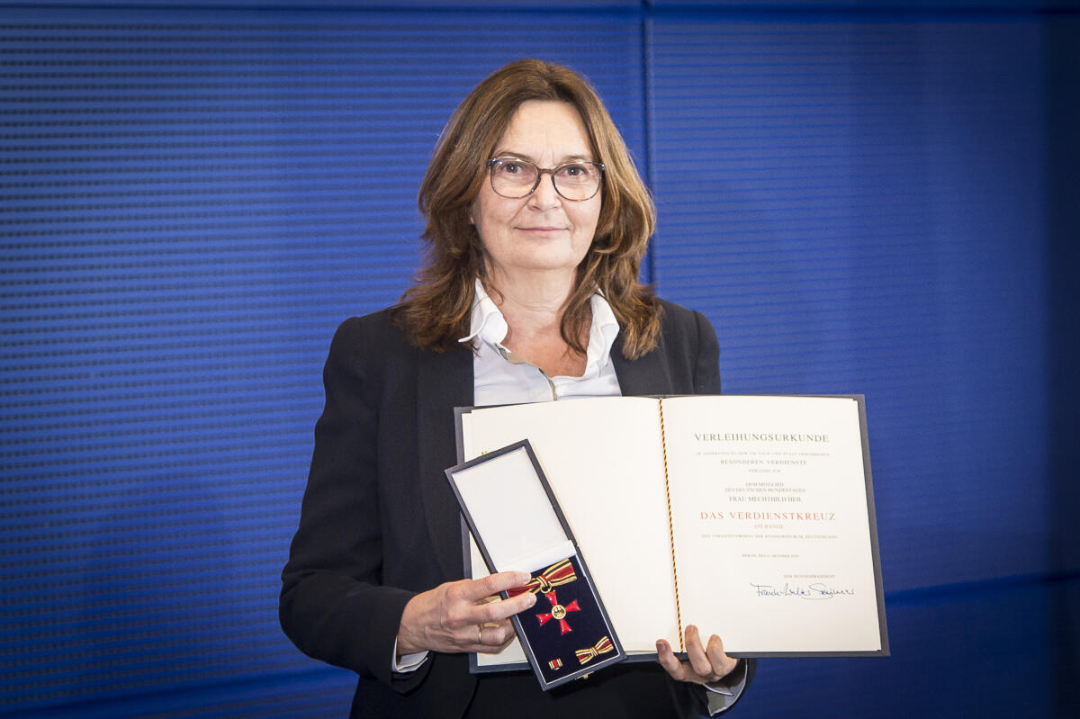 Mechthild Heil, CDU/CSU, MdB, während der Verleihung des Verdienstordens der Bundesrepublik Deutschland. Heil, Mechthild Mechthild Heil, CDU/CSU, MdB, während der Verleihung des Verdienstordens der Bundesrepublik Deutschland.