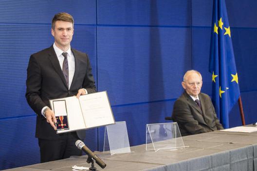 Schäuble, Wolfgang; Müller, Stefan 