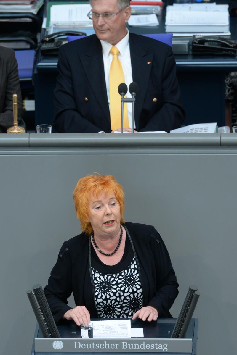 Gottschalck, Ulrike; Singhammer, Johannes Ulrike Gottschalck, SPD, Bundestagsabgeordnete, Abgeordnete, Mitglied des Deutschen Bundestages, MdB, Rede, Deutscher Bundestag, 44. Sitzung, Top VII, Thema: Haushaltsgesetz 2014, Vorsitz: Bundestagsvizepräsident Johannes Singhammer, CDU/CSU.; Rednerpult.