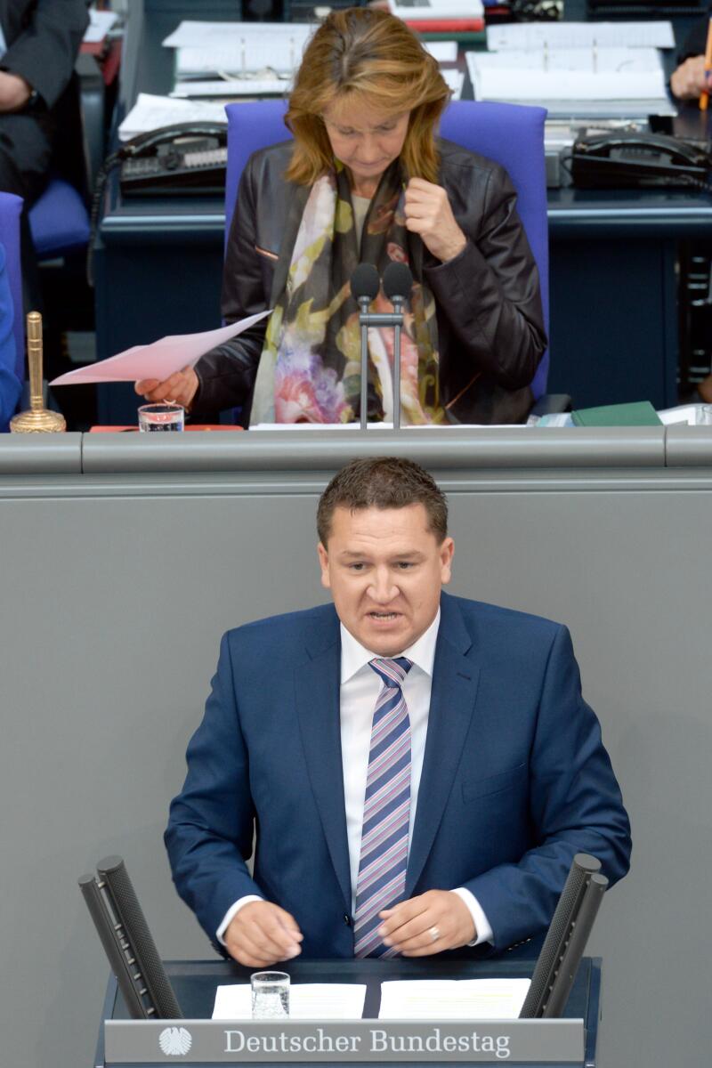 Marcus Held, SPD, Bundestagsabgeordneter, Abgeordneter, Mitglied des Deutschen Bundestages, MdB, Rede, Deutscher Bundestag, 43. Sitzung, Epl 09, Thema: Haushaltsgesetz 2014 - Wirtschaft und Energie, Vorsitz: Bundestagsvizepräsidentin Edelgard Bulmahn, SPD.; Rednerpult. Held, Marcus; Bulmahn, Edelgard Marcus Held, SPD, Bundestagsabgeordneter, Abgeordneter, Mitglied des Deutschen Bundestages, MdB, Rede, Deutscher Bundestag, 43. Sitzung, Epl 09, Thema: Haushaltsgesetz 2014 - Wirtschaft und Energie, Vorsitz: Bundestagsvizepräsidentin Edelgard Bulmahn, SPD.; Rednerpult.