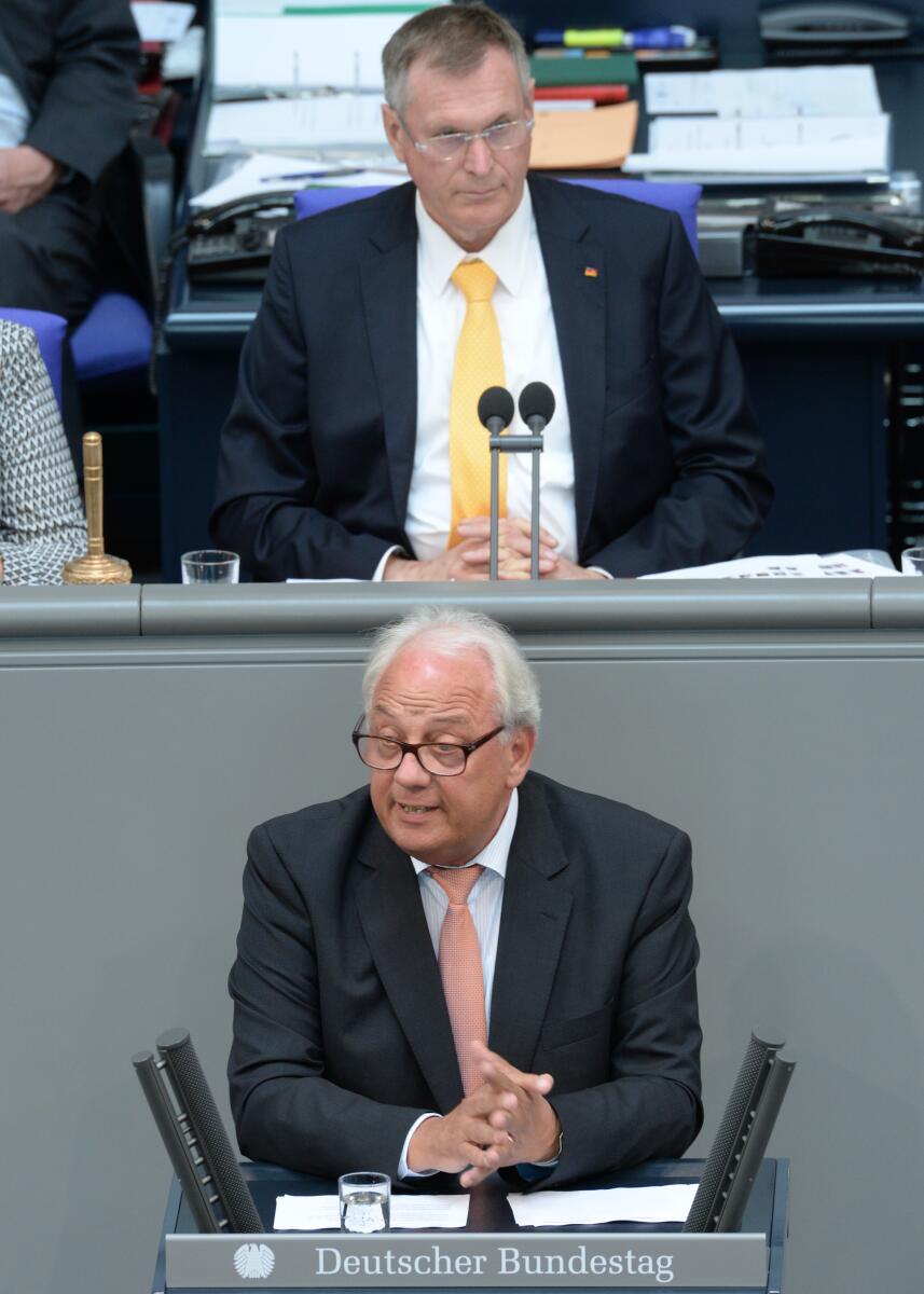 Brandt, Helmut; Singhammer, Johannes Helmut Brandt, CDU/CSU, Bundestagsabgeordneter, Abgeordneter, Mitglied des Deutschen Bundestages, MdB, Rede, Deutscher Bundestag, 39. Sitzung, Top 5, Thema: Staatsangehörigkeitsrecht, Vorsitz: Bundestagsvizepräsident Johannes Singhammer, CDU/CSU.; Rednerpult.