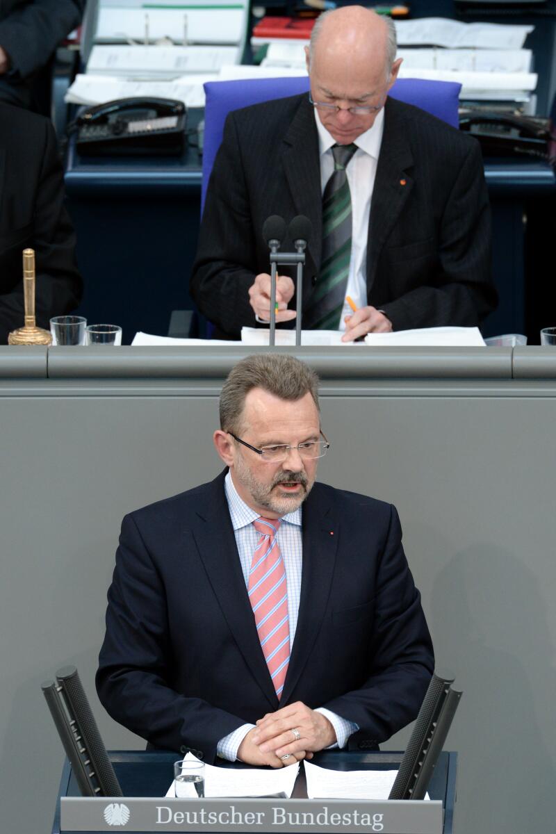 Franz Thönnes, SPD, Bundestagsabgeordneter, Abgeordneter, Mitglied des Deutschen Bundestages, MdB, Rede, Deutscher Bundestag, 20. Sitzung, Top 3, Thema: Lage in der Ukraine, Vorsitz: Bundestagspräsident Prof. Dr. Norbert Lammert, CDU/CSU.; Rednerpult. Thönnes, Franz; Lammert, Norbert Franz Thönnes, SPD, Bundestagsabgeordneter, Abgeordneter, Mitglied des Deutschen Bundestages, MdB, Rede, Deutscher Bundestag, 20. Sitzung, Top 3, Thema: Lage in der Ukraine, Vorsitz: Bundestagspräsident Prof. Dr. Norbert Lammert, CDU/CSU.; Rednerpult.