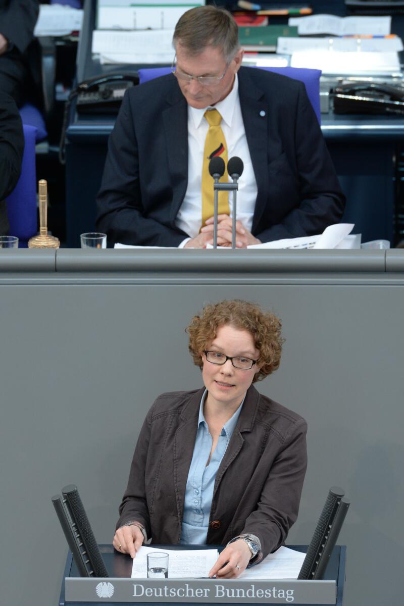 Verlinden, Julia; Singhammer, Johannes Dr. Julia Verlinden, Bündnis 90/Die Grünen, Bundestagsabgeordnete, Abgeordnete, Mitglied des Deutschen Bundestages, MdB, Rede, Deutscher Bundestag, 20. Sitzung, Top 4, Thema: Energiewende, Vorsitz: Bundestagsvizepräsident Johannes Singhammer, CDU/CSU.; Rednerpult.