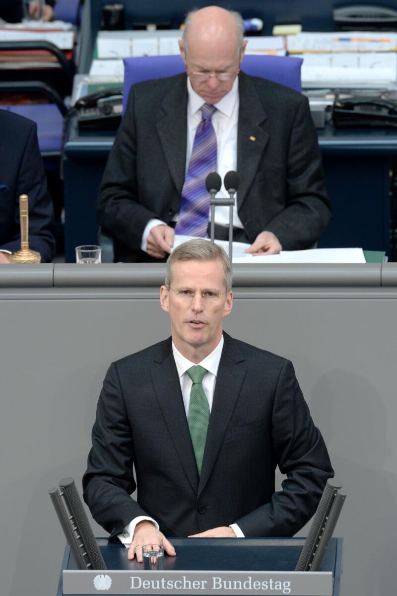 Clemens Binninger, CDU/CSU, Bundestagsabgeordneter, Abgeordneter, Mitglied des Deutschen Bundestages, MdB, Rede, Deutscher Bundestag, 17. Sitzung, Top 2, Thema: Empfehlungen des NSU-Untersuchungsausschusses, Vorsitz: Bundestagspräsident Prof. Dr. Norbert Lammert, CDU/CSU.; Rednerpult. Binninger, Clemens; Lammert, Norbert Clemens Binninger, CDU/CSU, Bundestagsabgeordneter, Abgeordneter, Mitglied des Deutschen Bundestages, MdB, Rede, Deutscher Bundestag, 17. Sitzung, Top 2, Thema: Empfehlungen des NSU-Untersuchungsausschusses, Vorsitz: Bundestagspräsident Prof. Dr. Norbert Lammert, CDU/CSU.; Rednerpult.