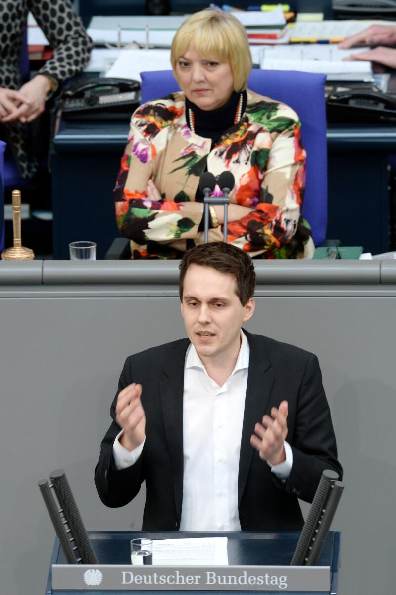 Sven-Christian Kindler, Bündnis 90/Die Grünen, Bundestagsabgeordneter, Abgeordneter, Mitglied des Deutschen Bundestages, MdB, Rede, Deutscher Bundestag, 31. Sitzung, Epl 12, Thema: Haushalt 2014 - Verkehr und digitale Infrastruktur, Vorsitz: Bundestagsvizepräsidentin Claudia Roth, Bündnis 90/Die Grünen.; Rednerpult. Kindler, Sven-Christian; Roth, Claudia Sven-Christian Kindler, Bündnis 90/Die Grünen, Bundestagsabgeordneter, Abgeordneter, Mitglied des Deutschen Bundestages, MdB, Rede, Deutscher Bundestag, 31. Sitzung, Epl 12, Thema: Haushalt 2014 - Verkehr und digitale Infrastruktur, Vorsitz: Bundestagsvizepräsidentin Claudia Roth, Bündnis 90/Die Grünen.; Rednerpult.