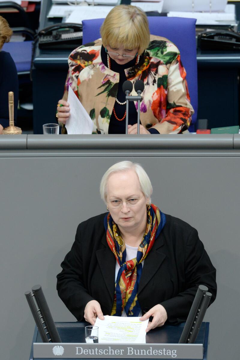 Dr. Valerie Wilms, Bündnis 90/Die Grünen, Bundestagsabgeordnete, Abgeordnete, Mitglied des Deutschen Bundestages, MdB, Rede, Deutscher Bundestag, 31. Sitzung, Epl 12, Thema: Haushalt 2014 - Verkehr und digitale Infrastruktur, Vorsitz: Bundestagsvizepräsidentin Claudia Roth, Bündnis 90/Die Grünen.; Rednerpult. Wilms, Valerie; Roth, Claudia Dr. Valerie Wilms, Bündnis 90/Die Grünen, Bundestagsabgeordnete, Abgeordnete, Mitglied des Deutschen Bundestages, MdB, Rede, Deutscher Bundestag, 31. Sitzung, Epl 12, Thema: Haushalt 2014 - Verkehr und digitale Infrastruktur, Vorsitz: Bundestagsvizepräsidentin Claudia Roth, Bündnis 90/Die Grünen.; Rednerpult.