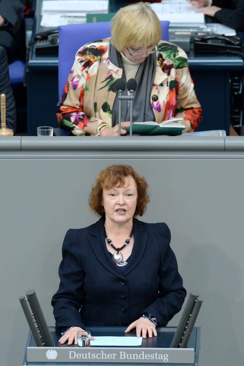 Kerstin Kassner, DIE LINKE, Bundestagsabgeordnete, Abgeordnete, Mitglied des Deutschen Bundestages, MdB, Rede, Deutscher Bundestag, 26. Sitzung, Top 4, Thema: Direktzahlungen an landwirtschaftliche Betriebe, Vorsitz: Bundestagsvizepräsidentin Claudia Roth, Bündnis 90/Die Grünen.; Rednerpult. Kassner, Kerstin; Roth, Claudia Kerstin Kassner, DIE LINKE, Bundestagsabgeordnete, Abgeordnete, Mitglied des Deutschen Bundestages, MdB, Rede, Deutscher Bundestag, 26. Sitzung, Top 4, Thema: Direktzahlungen an landwirtschaftliche Betriebe, Vorsitz: Bundestagsvizepräsidentin Claudia Roth, Bündnis 90/Die Grünen.; Rednerpult.