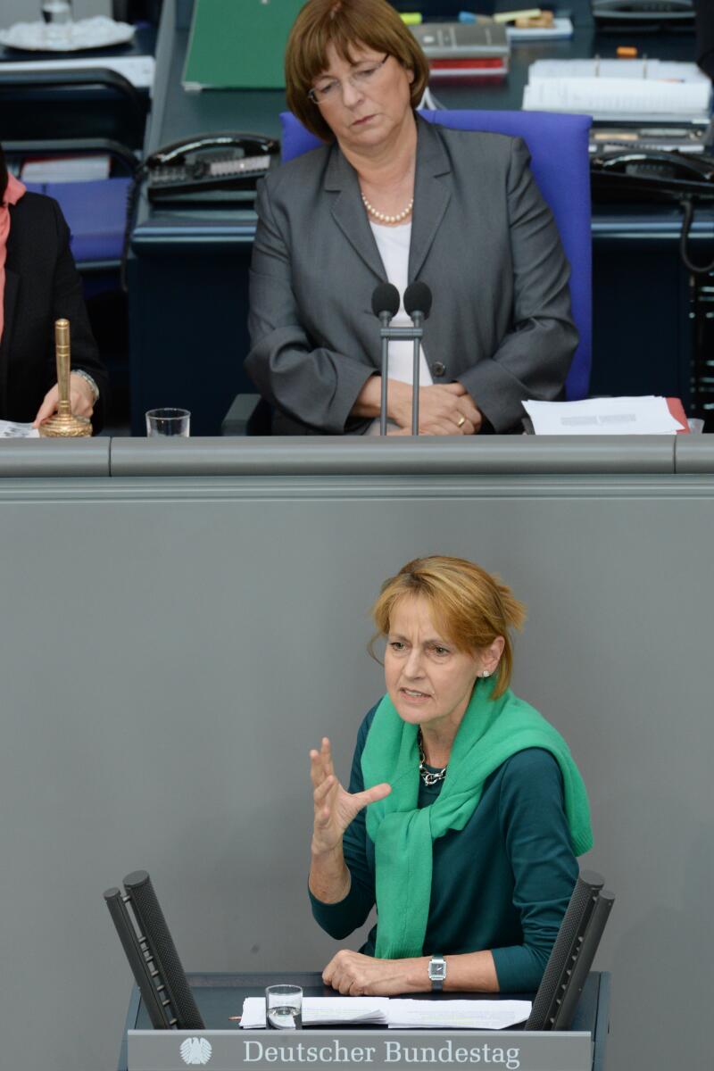 Edelgard Bulmahn, SPD, Bundestagsabgeordnete, Abgeordnete, Mitglied des Deutschen Bundestages, MdB, Rede, Deutscher Bundestag, 25. Sitzung, ZP 1, Thema: Aktuelle Stunde zum IPCC-Weltklimabericht, Vorsitz: Bundestagsvizepräsidentin Ulla Schmidt, SPD.; Rednerpult. Bulmahn, Edelgard; Schmidt, Ulla Edelgard Bulmahn, SPD, Bundestagsabgeordnete, Abgeordnete, Mitglied des Deutschen Bundestages, MdB, Rede, Deutscher Bundestag, 25. Sitzung, ZP 1, Thema: Aktuelle Stunde zum IPCC-Weltklimabericht, Vorsitz: Bundestagsvizepräsidentin Ulla Schmidt, SPD.; Rednerpult.