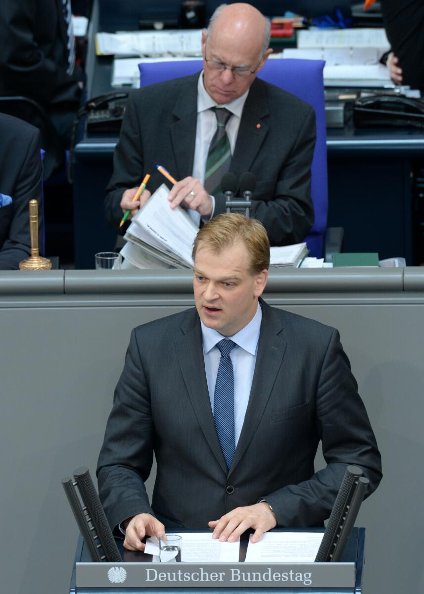 Albert Stegemann, CDU/CSU, Bundestagsabgeordneter, Abgeordneter, Mitglied des Deutschen Bundestages, MdB, Rede, Deutscher Bundestag, 26. Sitzung, Top 3, Thema: Leistungsverbesserungen in der Rentenversicherung, Vorsitz: Bundestagspräsident Prof. Dr. Norbert Lammert, CDU/CSU.; Rednerpult. Stegemann, Albert; Lammert, Norbert Albert Stegemann, CDU/CSU, Bundestagsabgeordneter, Abgeordneter, Mitglied des Deutschen Bundestages, MdB, Rede, Deutscher Bundestag, 26. Sitzung, Top 3, Thema: Leistungsverbesserungen in der Rentenversicherung, Vorsitz: Bundestagspräsident Prof. Dr. Norbert Lammert, CDU/CSU.; Rednerpult.