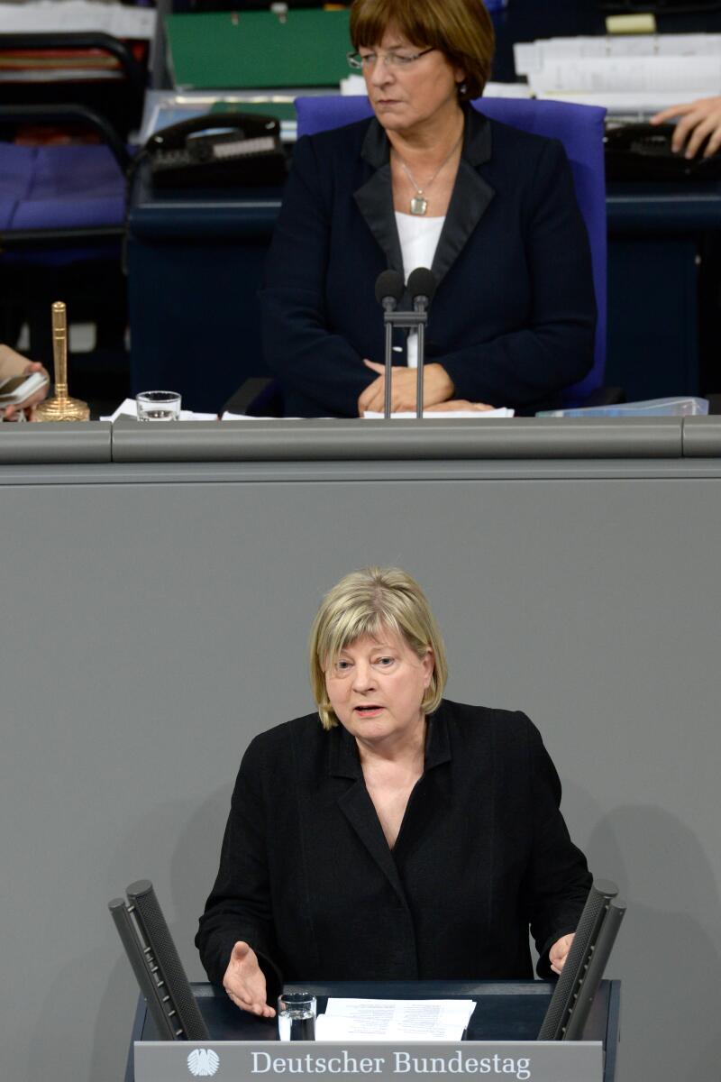Helga Kühn-Mengel, SPD, Bundestagsabgeordnete, Abgeordnete, Mitglied des Deutschen Bundestages, MdB, Rede, Deutscher Bundestag, 17. Sitzung, Top 7, Thema: Patientenberatung, Vorsitz: Bundestagsvizepräsidentin Ulla Schmidt, SPD.; Rednerpult. Kühn-Mengel, Helga; Schmidt, Ulla Helga Kühn-Mengel, SPD, Bundestagsabgeordnete, Abgeordnete, Mitglied des Deutschen Bundestages, MdB, Rede, Deutscher Bundestag, 17. Sitzung, Top 7, Thema: Patientenberatung, Vorsitz: Bundestagsvizepräsidentin Ulla Schmidt, SPD.; Rednerpult.