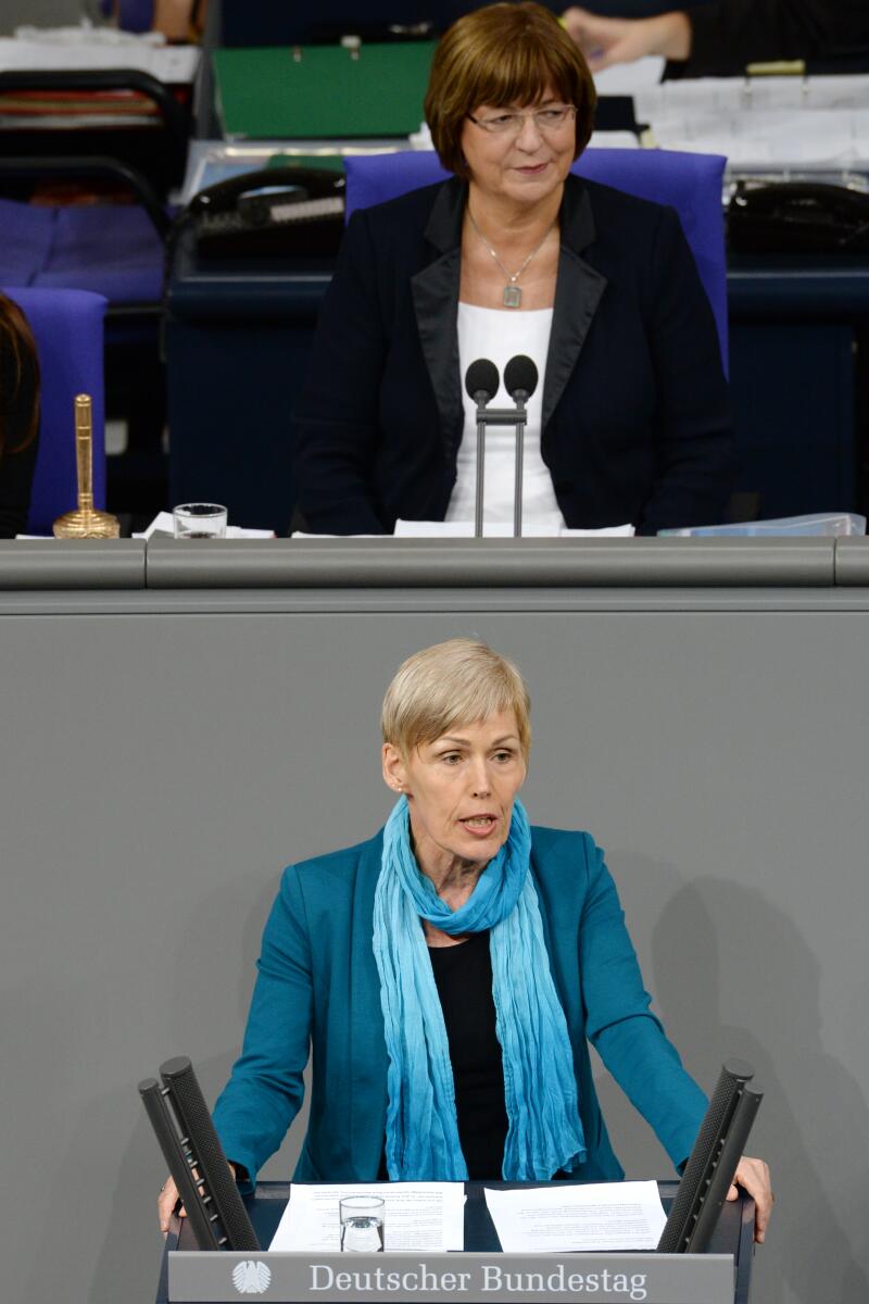 Müller, Bettina; Schmidt, Ulla Bettina Müller, SPD, Bundestagsabgeordnete, Abgeordnete, Mitglied des Deutschen Bundestages, MdB, Rede, Deutscher Bundestag, 17. Sitzung, Top 7, Thema: Patientenberatung, Vorsitz: Bundestagsvizepräsidentin Ulla Schmidt, SPD.; Rednerpult.
