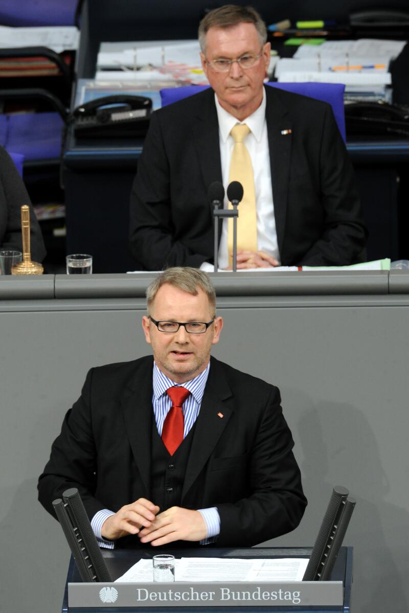 Kahrs, Johannes; Singhammer, Johannes Johannes Kahrs, SPD, Bundestagsabgeordneter, Abgeordneter, Mitglied des Deutschen Bundestages, MdB, Rede, Deutscher Bundestag, 6. Sitzung, Top 14, Thema: Eheschließung gleichgeschlechtlicher Personen, Vorsitz: Bundestagsvizepräsident Johannes Singhammer, CDU/CSU.; Rednerpult.