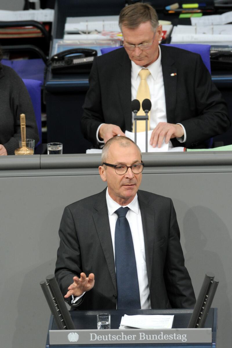 Beck, Volker; Singhammer, Johannes Volker Beck, Bündnis 90/Die Grünen, Bundestagsabgeordneter, Abgeordneter, Mitglied des Deutschen Bundestages, MdB, Rede, Deutscher Bundestag, 6. Sitzung, Top 14, Thema: Eheschließung gleichgeschlechtlicher Personen, Vorsitz: Bundestagsvizepräsident Johannes Singhammer, CDU/CSU.; Rednerpult.