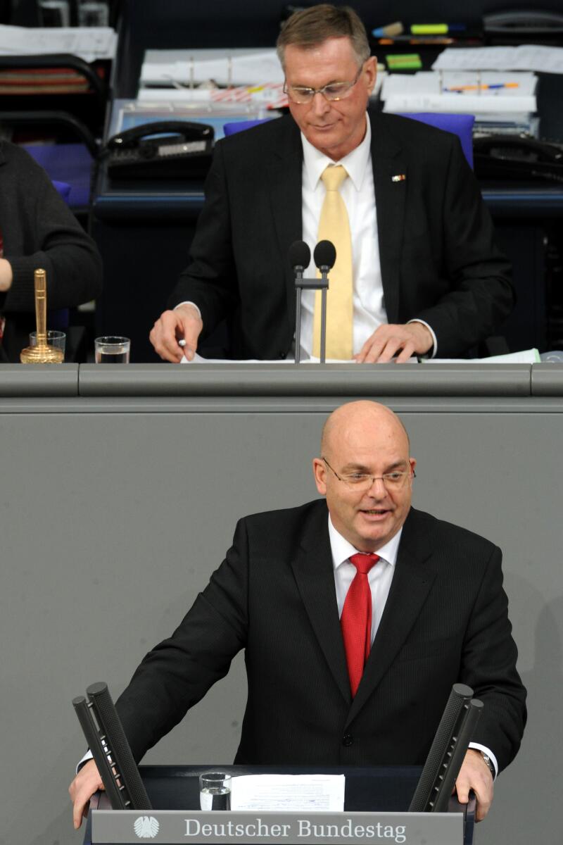 Franke, Edgar; Singhammer, Johannes Dr. Edgar Franke, SPD, Bundestagsabgeordneter, Abgeordneter, Mitglied des Deutschen Bundestages, MdB, Rede, Deutscher Bundestag, 6. Sitzung, Top 14, Thema: Eheschließung gleichgeschlechtlicher Personen, Vorsitz: Bundestagsvizepräsident Johannes Singhammer, CDU/CSU.; Rednerpult.