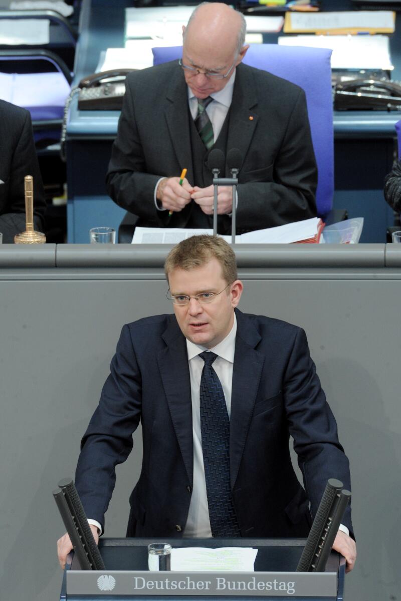 Brandl, Reinhard; Lammert, Norbert Dr. Reinhard Brandl, CDU/CSU, Bundestagsabgeordneter, Abgeordneter, Mitglied des Deutschen Bundestages, MdB, Rede, Deutscher Bundestag, 3. Sitzung, Top 2, Thema: Bundeswehreinsatz in Südsudan (UNMISS), Vorsitz: Bundestagspräsident Prof. Dr. Norbert Lammert, CDU/CSU.; Rednerpult.
