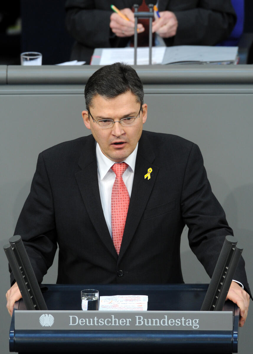 Roderich Kiesewetter, CDU/CSU, Bundestagsabgeordneter, Abgeordneter, Mitglied des Deutschen Bundestages, MdB, Rede, Deutscher Bundestag, 219. Sitzung, Top 7, Thema: Bundeswehreinsatz in Afghanistan (ISAF), Redner 8.; Rednerpult. Kiesewetter, Roderich Roderich Kiesewetter, CDU/CSU, Bundestagsabgeordneter, Abgeordneter, Mitglied des Deutschen Bundestages, MdB, Rede, Deutscher Bundestag, 219. Sitzung, Top 7, Thema: Bundeswehreinsatz in Afghanistan (ISAF), Redner 8.; Rednerpult.