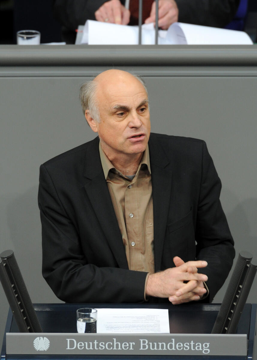 Paul Schäfer, DIE LINKE, Bundestagsabgeordneter, Abgeordneter, Mitglied des Deutschen Bundestages, MdB, Rede, Deutscher Bundestag, 219. Sitzung, Top 7, Thema: Bundeswehreinsatz in Afghanistan (ISAF), Redner 4.; Rednerpult. Schäfer, Paul Paul Schäfer, DIE LINKE, Bundestagsabgeordneter, Abgeordneter, Mitglied des Deutschen Bundestages, MdB, Rede, Deutscher Bundestag, 219. Sitzung, Top 7, Thema: Bundeswehreinsatz in Afghanistan (ISAF), Redner 4.; Rednerpult.