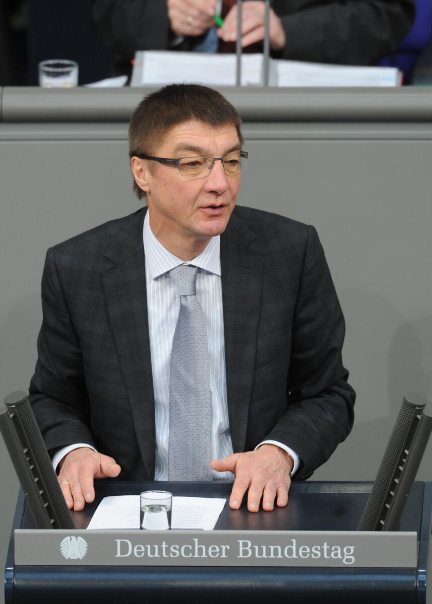 Dr. Andreas Schockenhoff, CDU/CSU, Bundestagsabgeordneter, Abgeordneter, Mitglied des Deutschen Bundestages, MdB, Rede, Deutscher Bundestag, 219. Sitzung, Top 7, Thema: Bundeswehreinsatz in Afghanistan (ISAF), Redner 3.; Rednerpult. Schockenhoff, Andreas Dr. Andreas Schockenhoff, CDU/CSU, Bundestagsabgeordneter, Abgeordneter, Mitglied des Deutschen Bundestages, MdB, Rede, Deutscher Bundestag, 219. Sitzung, Top 7, Thema: Bundeswehreinsatz in Afghanistan (ISAF), Redner 3.; Rednerpult.