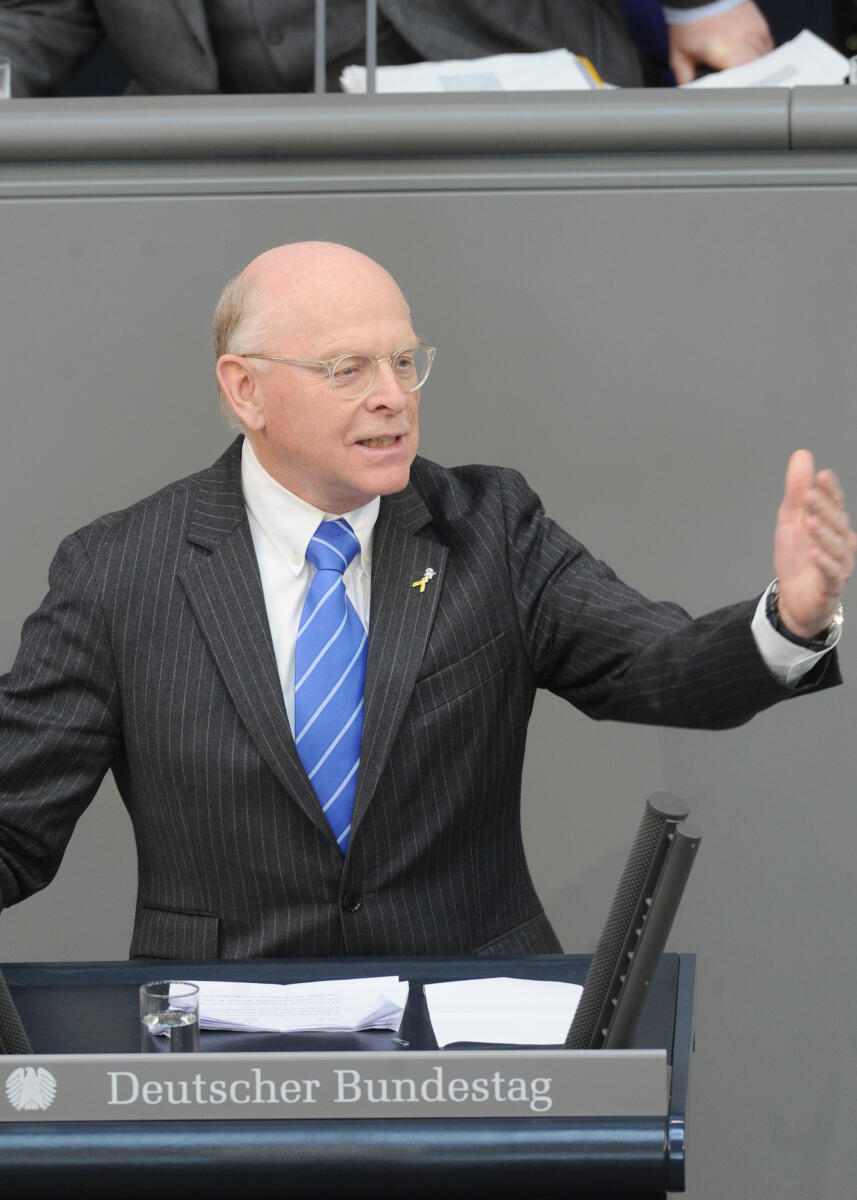 Klaus Breil, FDP, Bundestagsabgeordneter, Abgeordneter, Mitglied des Deutschen Bundestages, MdB, Rede, Deutscher Bundestag, 228. Sitzung, Top 4, Thema: Zukunftsinvestitionen in die Wirtschaft, Redner 8.; Rednerpult. Breil, Klaus Klaus Breil, FDP, Bundestagsabgeordneter, Abgeordneter, Mitglied des Deutschen Bundestages, MdB, Rede, Deutscher Bundestag, 228. Sitzung, Top 4, Thema: Zukunftsinvestitionen in die Wirtschaft, Redner 8.; Rednerpult.