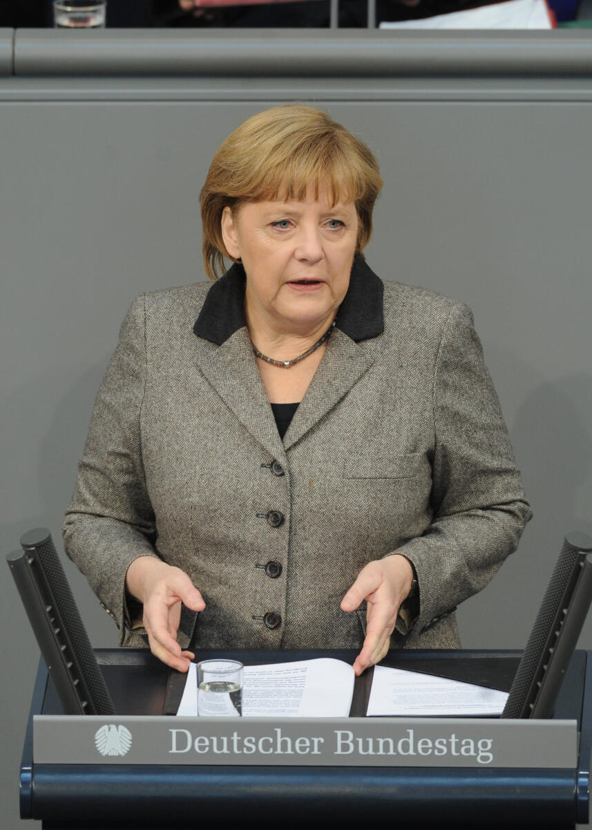 Merkel, Angela Dr. Angela Merkel, CDU/CSU, Bundeskanzlerin, Bundestagsabgeordnete, Abgeordnete, Mitglied des Deutschen Bundestages, MdB, Rede, Deutscher Bundestag, 222. Sitzung, Top 5, Thema: Regierungserklärung zum Europäischen Rat, Redner 1.; Rednerpult.