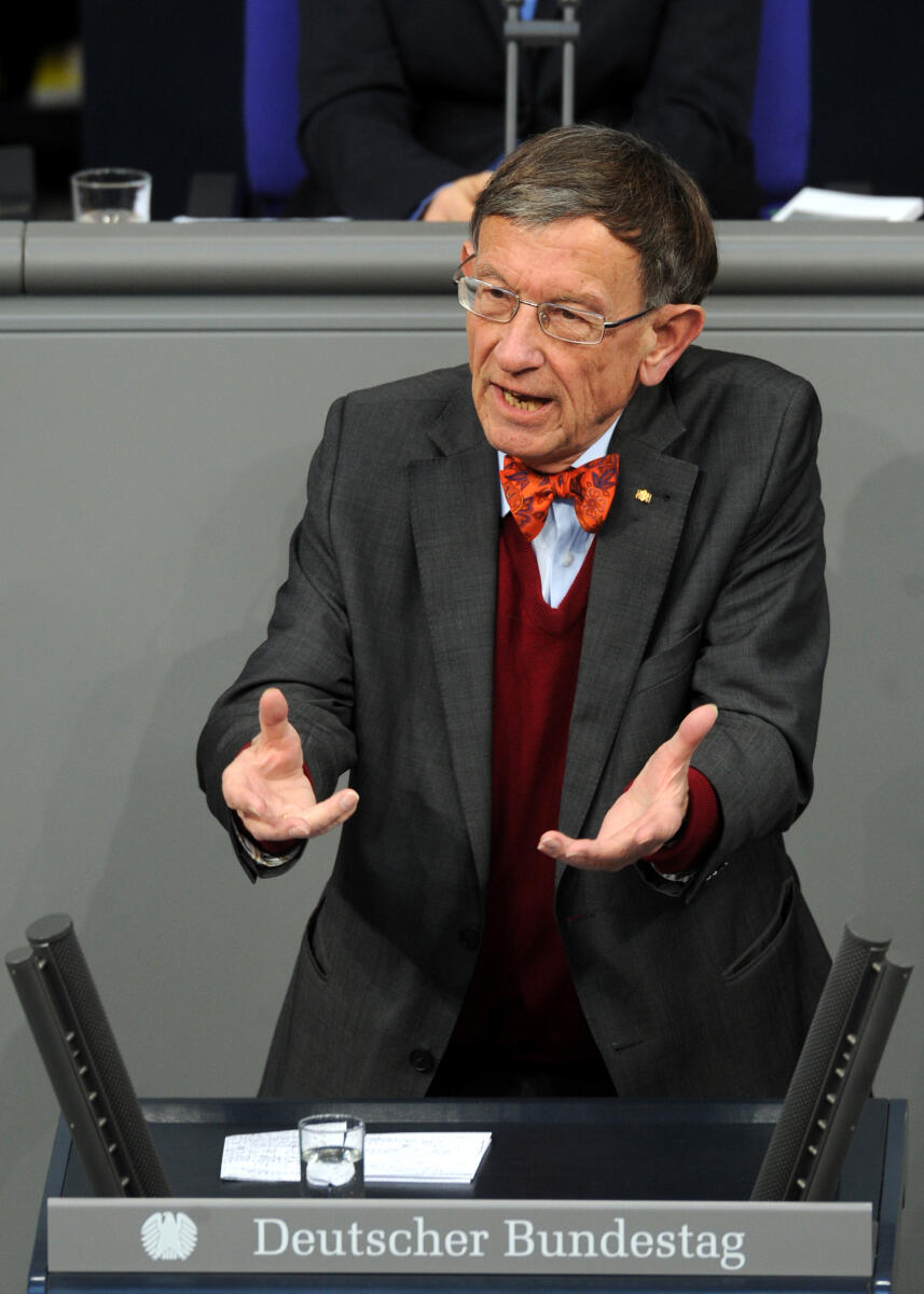 Dr. Heinz Riesenhuber, CDU/CSU, Bundestagsabgeordneter, Abgeordneter, Mitglied des Deutschen Bundestages, MdB, Rede, Deutscher Bundestag, 217. Sitzung, Top 9, Thema: Jahreswirtschaftsbericht, Redner 11.; Rednerpult. Riesenhuber, Heinz Dr. Heinz Riesenhuber, CDU/CSU, Bundestagsabgeordneter, Abgeordneter, Mitglied des Deutschen Bundestages, MdB, Rede, Deutscher Bundestag, 217. Sitzung, Top 9, Thema: Jahreswirtschaftsbericht, Redner 11.; Rednerpult.