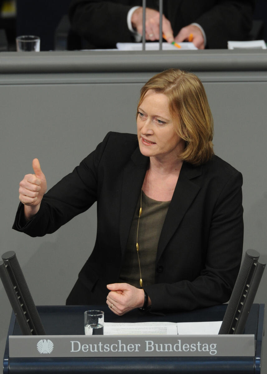 Kerstin Andrae, Bündnis 90/Die Grünen, Bundestagsabgeordnete, Abgeordnete, Mitglied des Deutschen Bundestages, MdB, Rede, Deutscher Bundestag, 217. Sitzung, Top 9, Thema: Jahreswirtschaftsbericht, Redner 6.; Rednerpult. Andreae, Kerstin Kerstin Andrae, Bündnis 90/Die Grünen, Bundestagsabgeordnete, Abgeordnete, Mitglied des Deutschen Bundestages, MdB, Rede, Deutscher Bundestag, 217. Sitzung, Top 9, Thema: Jahreswirtschaftsbericht, Redner 6.; Rednerpult.
