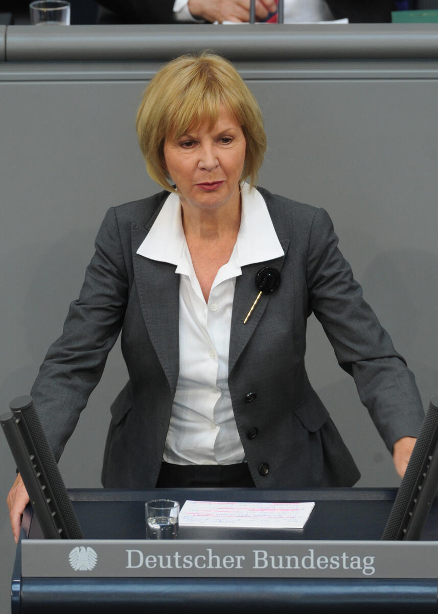 Brigitte Pothmer, Bündnis 90/Die Grünen, Bundestagsabgeordnete, Abgeordnete, Mitglied des Deutschen Bundestages, MdB, Rede, Deutscher Bundestag, 237. Sitzung, Top 4, Thema: Lohn- und Sozialpolitik, Redner 10.; Rednerpult. Pothmer, Brigitte Brigitte Pothmer, Bündnis 90/Die Grünen, Bundestagsabgeordnete, Abgeordnete, Mitglied des Deutschen Bundestages, MdB, Rede, Deutscher Bundestag, 237. Sitzung, Top 4, Thema: Lohn- und Sozialpolitik, Redner 10.; Rednerpult.