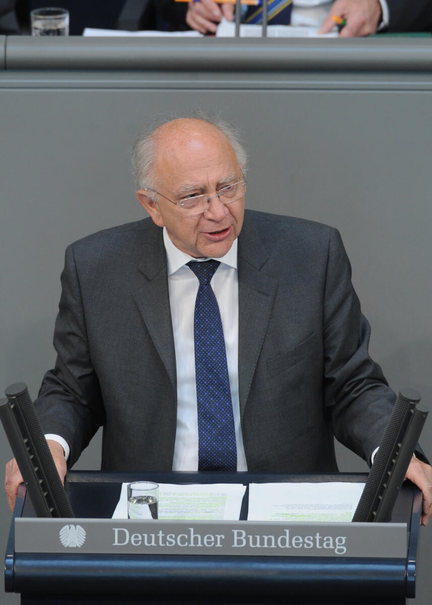 Peter Götz, CDU/CSU, Bundestagsabgeordneter, Abgeordneter, Mitglied des Deutschen Bundestages, MdB, Rede, Deutscher Bundestag, 243. Sitzung, Top 4, Thema: Situation der Kommunen, Redner 6.; Rednerpult. Götz, Peter Peter Götz, CDU/CSU, Bundestagsabgeordneter, Abgeordneter, Mitglied des Deutschen Bundestages, MdB, Rede, Deutscher Bundestag, 243. Sitzung, Top 4, Thema: Situation der Kommunen, Redner 6.; Rednerpult.