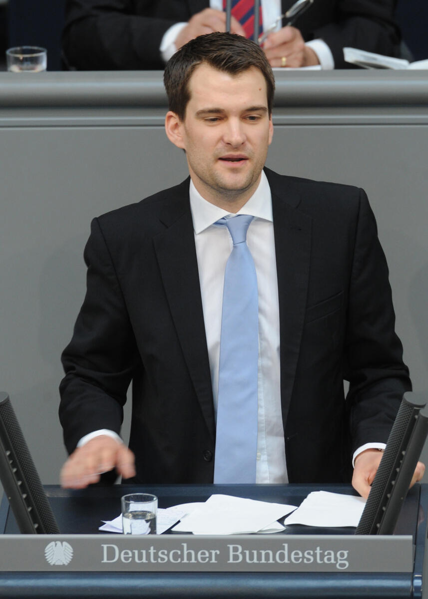 Vogel, Johannes Johannes Vogel, FDP, Bundestagsabgeordneter, Abgeordneter, Mitglied des Deutschen Bundestages, MdB, Rede, Deutscher Bundestag, 237. Sitzung, Top 4, Thema: Lohn- und Sozialpolitik, Redner 8.; Rednerpult.