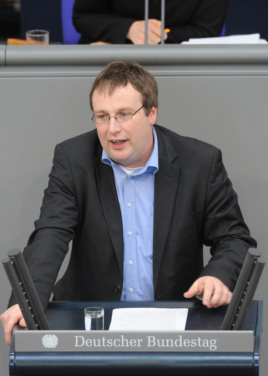 Oliver Krischer, Bündnis 90/Die Grünen, Bundestagsabgeordneter, Abgeordneter, Mitglied des Deutschen Bundestages, MdB, Rede, Deutscher Bundestag, 228. Sitzung, Top 3, Thema: Energieinfrastruktur, Redner 11.; Rednerpult. Krischer, Oliver Oliver Krischer, Bündnis 90/Die Grünen, Bundestagsabgeordneter, Abgeordneter, Mitglied des Deutschen Bundestages, MdB, Rede, Deutscher Bundestag, 228. Sitzung, Top 3, Thema: Energieinfrastruktur, Redner 11.; Rednerpult.