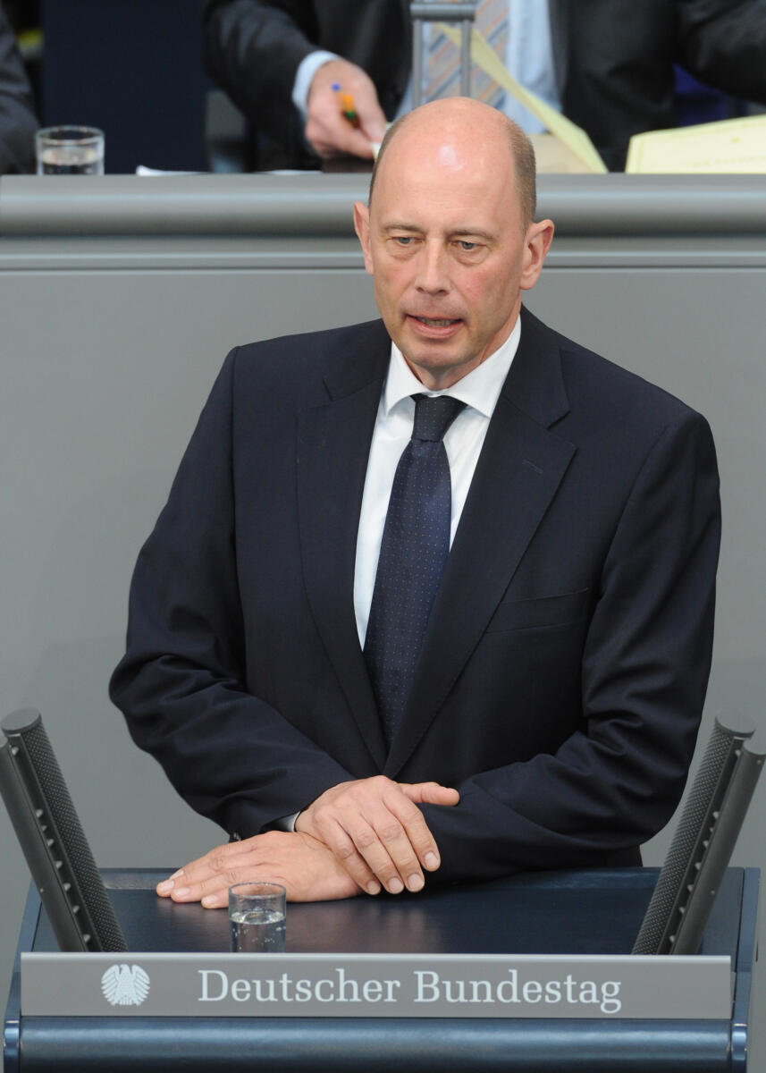 Wolfgang Tiefensee, SPD, Bundestagsabgeordneter, Abgeordneter, Mitglied des Deutschen Bundestages, MdB, Rede, Deutscher Bundestag, 237. Sitzung, Top 3, Thema: Mittelstandspolitik, Redner 7.; Rednerpult. Tiefensee, Wolfgang Wolfgang Tiefensee, SPD, Bundestagsabgeordneter, Abgeordneter, Mitglied des Deutschen Bundestages, MdB, Rede, Deutscher Bundestag, 237. Sitzung, Top 3, Thema: Mittelstandspolitik, Redner 7.; Rednerpult.