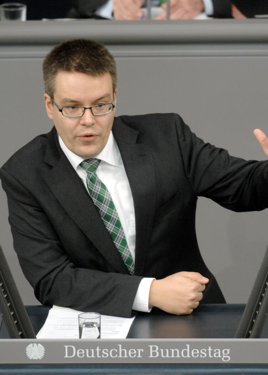 Dr. Tobias Lindner, Bündnis 90/Die Grünen, Bundestagsabgeordneter, Abgeordneter, Mitglied des Deutschen Bundestages, MdB, Rede, Deutscher Bundestag, 237. Sitzung, Top 3, Thema: Mittelstandspolitik, Redner 5, ARCHIV.; Rednerpult. Lindner, Christian Dr. Tobias Lindner, Bündnis 90/Die Grünen, Bundestagsabgeordneter, Abgeordneter, Mitglied des Deutschen Bundestages, MdB, Rede, Deutscher Bundestag, 237. Sitzung, Top 3, Thema: Mittelstandspolitik, Redner 5, ARCHIV.; Rednerpult.