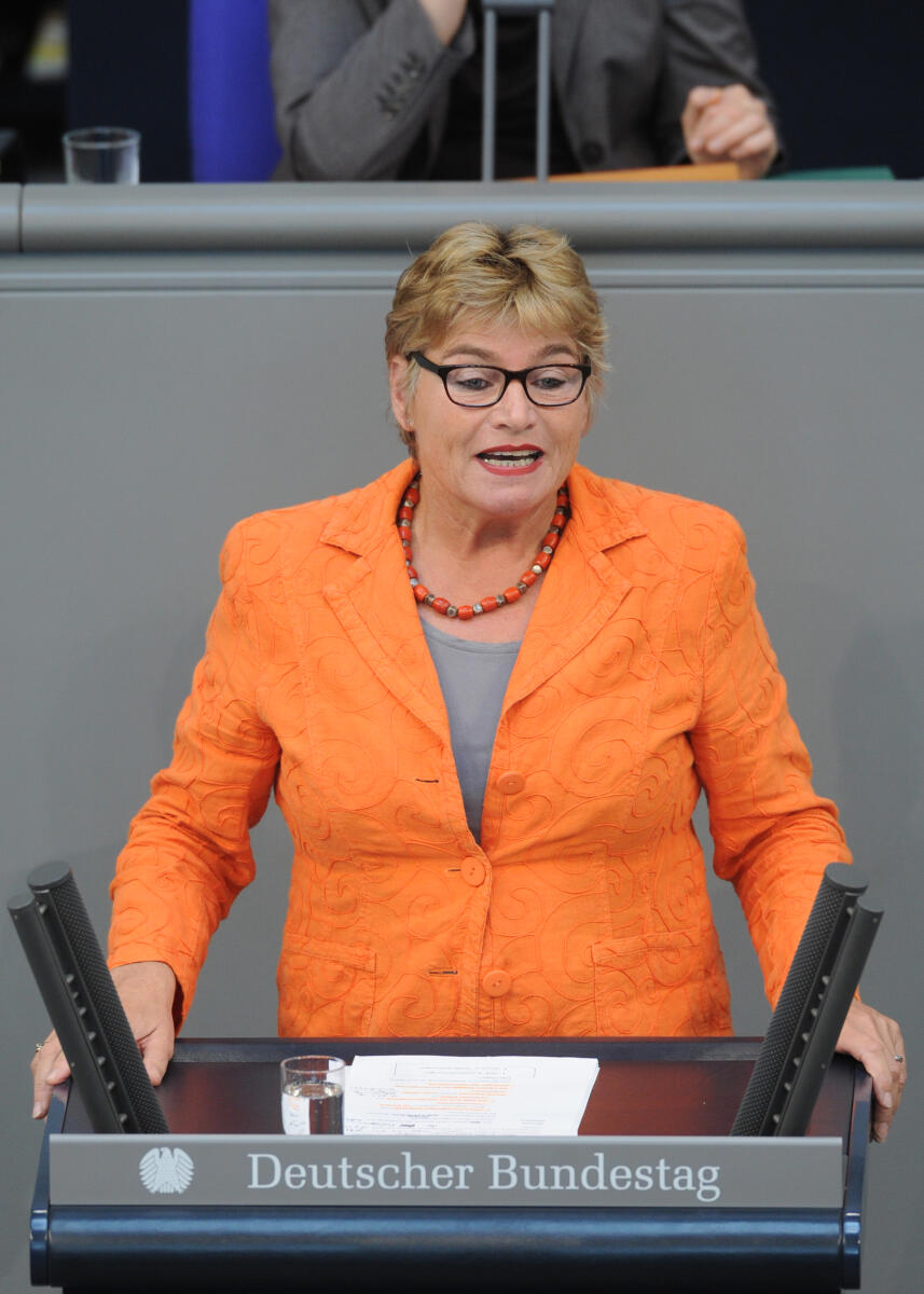 Wagner, Daniela Daniela Wagner, Bündnis 90/Die Grünen, Bundestagsabgeordnete, Abgeordnete, Mitglied des Deutschen Bundestages, MdB, Rede, Deutscher Bundestag, 243. Sitzung, Top 5, Thema: Gemeinnützige Wohnungswirtschaft, Redner 5.; Rednerpult.