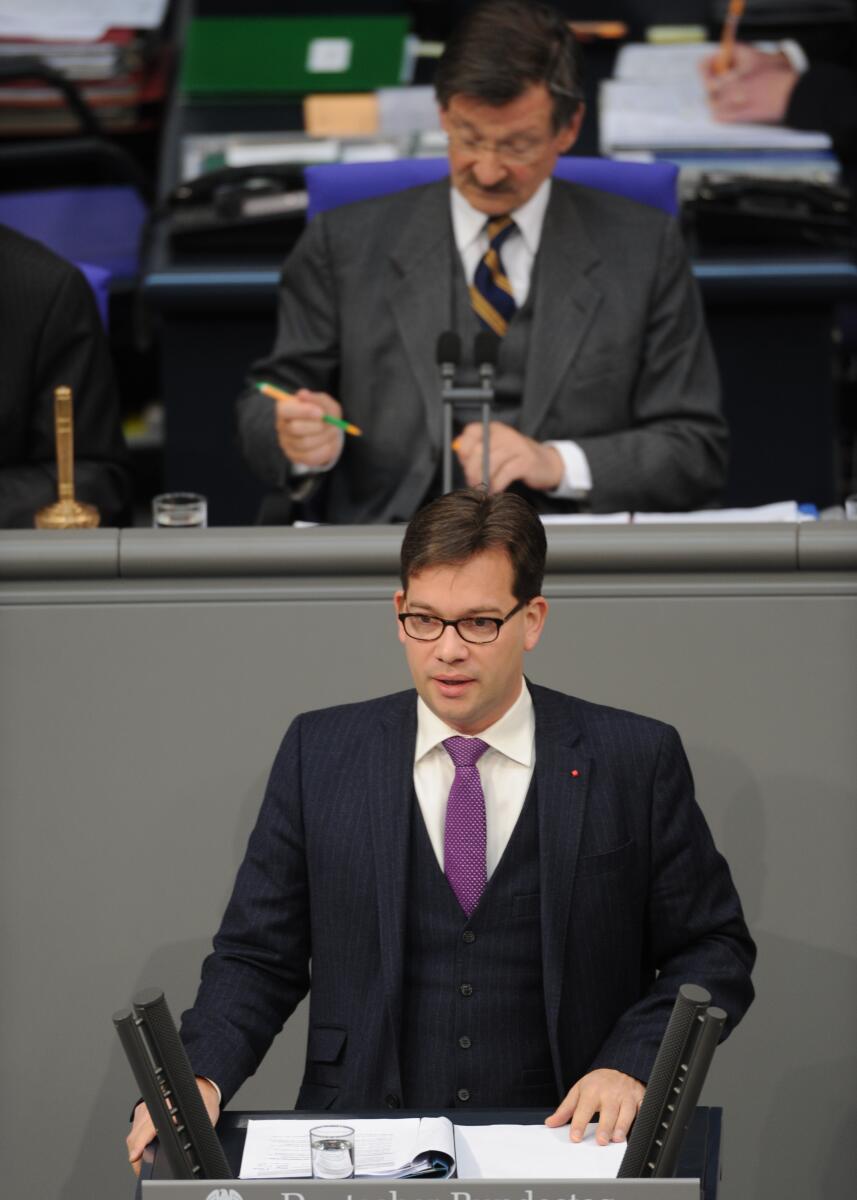 Florian Pronold, SPD, Bundestagsabgeordneter, Abgeordneter, Mitglied des Deutschen Bundestages, MdB, Rede, Deutscher Bundestag, 172. Sitzung, Top 4, Thema: Bürgerfreundliche Infrastruktur, Vorsitz: Bundestagsvizepräsident Dr. Hermann Otto Solms, FDP.; Rednerpult. Pronold, Florian; Solms, Hermann Otto Florian Pronold, SPD, Bundestagsabgeordneter, Abgeordneter, Mitglied des Deutschen Bundestages, MdB, Rede, Deutscher Bundestag, 172. Sitzung, Top 4, Thema: Bürgerfreundliche Infrastruktur, Vorsitz: Bundestagsvizepräsident Dr. Hermann Otto Solms, FDP.; Rednerpult.