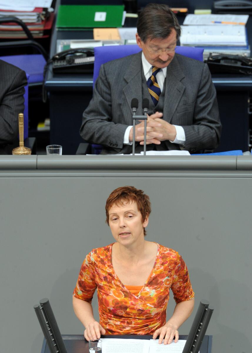 Sabine Leidig, DIE LINKE, Bundestagsabgeordnete, Abgeordnete, Mitglied des Deutschen Bundestages, MdB, Rede, Deutscher Bundestag, 172. Sitzung, Top 4, Thema: Bürgerfreundliche Infrastruktur, Vorsitz: Bundestagsvizepräsident Dr. Hermann Otto Solms, FDP.; Rednerpult. Leidig, Sabine; Solms, Hermann Otto Sabine Leidig, DIE LINKE, Bundestagsabgeordnete, Abgeordnete, Mitglied des Deutschen Bundestages, MdB, Rede, Deutscher Bundestag, 172. Sitzung, Top 4, Thema: Bürgerfreundliche Infrastruktur, Vorsitz: Bundestagsvizepräsident Dr. Hermann Otto Solms, FDP.; Rednerpult.