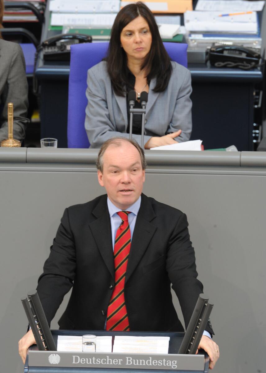 Dr. Philipp Murmann, CDU/CSU, Bundestagsabgeordneter, Abgeordneter, Mitglied des Deutschen Bundestages, MdB, Rede, Deutscher Bundestag, 168. Sitzung, Top 3, Thema: Entscheidungslösung im Transplantationsgesetz, Vorsitz: Bundestagsvizepräsidentin Katrin Göring-Eckardt, Bündnis 90/Die Grünen.; Rednerpult. Murmann, Philipp; Göring-Eckardt, Katrin Dr. Philipp Murmann, CDU/CSU, Bundestagsabgeordneter, Abgeordneter, Mitglied des Deutschen Bundestages, MdB, Rede, Deutscher Bundestag, 168. Sitzung, Top 3, Thema: Entscheidungslösung im Transplantationsgesetz, Vorsitz: Bundestagsvizepräsidentin Katrin Göring-Eckardt, Bündnis 90/Die Grünen.; Rednerpult.