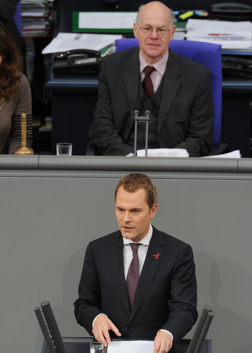 Daniel Bahr, BMin., FDP, Bundestagsabgeordneter, Abgeordneter, Mitglied des Deutschen Bundestages, MdB, Rede, Deutscher Bundestag, 146. Sitzung, Top 3, Thema: Gesundheitliche Versorgung, Vorsitz: Bundestagspräsident Prof. Dr. Norbert Lammert, CDU/CSU.; Rednerpult. Bahr, Daniel; Lammert, Norbert Daniel Bahr, BMin., FDP, Bundestagsabgeordneter, Abgeordneter, Mitglied des Deutschen Bundestages, MdB, Rede, Deutscher Bundestag, 146. Sitzung, Top 3, Thema: Gesundheitliche Versorgung, Vorsitz: Bundestagspräsident Prof. Dr. Norbert Lammert, CDU/CSU.; Rednerpult.