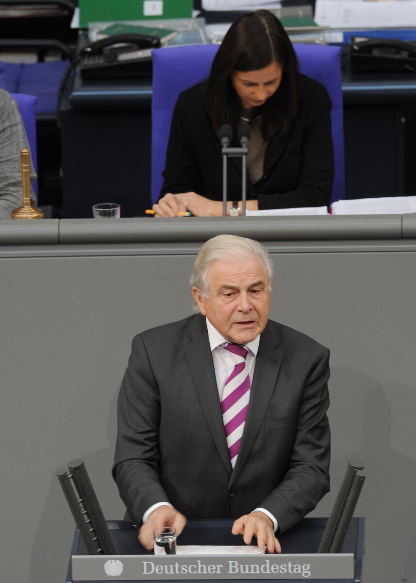 Erich G. Fritz, CDU/CSU, Bundestagsabgeordneter, Abgeordneter, Mitglied des Deutschen Bundestages, MdB, Rede, Deutscher Bundestag, 133. Sitzung, TOP 4, Thema: Rüstungsexport, Vorsitz: Bundestagsvizepräsidentin Katrin Göring-Eckardt, Bündnis 90/Die Grünen.; Rednerpult. Fritz, Erich G.; Göring-Eckardt, Katrin Erich G. Fritz, CDU/CSU, Bundestagsabgeordneter, Abgeordneter, Mitglied des Deutschen Bundestages, MdB, Rede, Deutscher Bundestag, 133. Sitzung, TOP 4, Thema: Rüstungsexport, Vorsitz: Bundestagsvizepräsidentin Katrin Göring-Eckardt, Bündnis 90/Die Grünen.; Rednerpult.