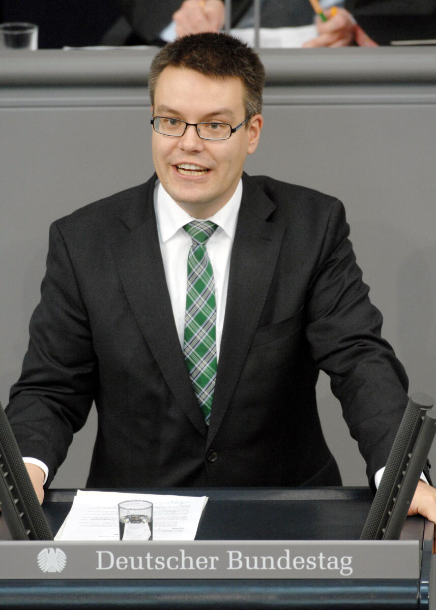 Dr. Tobias Lindner, Bündnis 90/Die Grünen, Bundestagsabgeordneter, Abgeordneter, Mitglied des Deutschen Bundestages, MdB, Rede, Deutscher Bundestag, 231. Sitzung, Top 3, Thema: Förderung von Forschung und Innovation, Redner 9.; Rednerpult. Lindner, Tobias Dr. Tobias Lindner, Bündnis 90/Die Grünen, Bundestagsabgeordneter, Abgeordneter, Mitglied des Deutschen Bundestages, MdB, Rede, Deutscher Bundestag, 231. Sitzung, Top 3, Thema: Förderung von Forschung und Innovation, Redner 9.; Rednerpult.