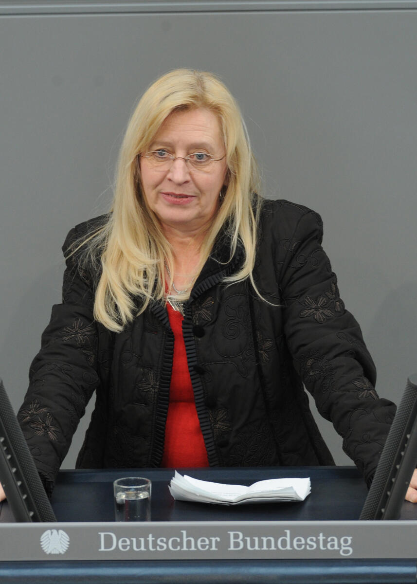 Gabriele Groneberg, SPD, Bundestagsabgeordnete, Abgeordnete, Mitglied des Deutschen Bundestages, MdB, Rede, Deutscher Bundestag, 231. Sitzung, Top 4, Thema: Soziale Gestaltung der Energiewende, Redner 12.; Rednerpult. Groneberg, Gabriele Gabriele Groneberg, SPD, Bundestagsabgeordnete, Abgeordnete, Mitglied des Deutschen Bundestages, MdB, Rede, Deutscher Bundestag, 231. Sitzung, Top 4, Thema: Soziale Gestaltung der Energiewende, Redner 12.; Rednerpult.