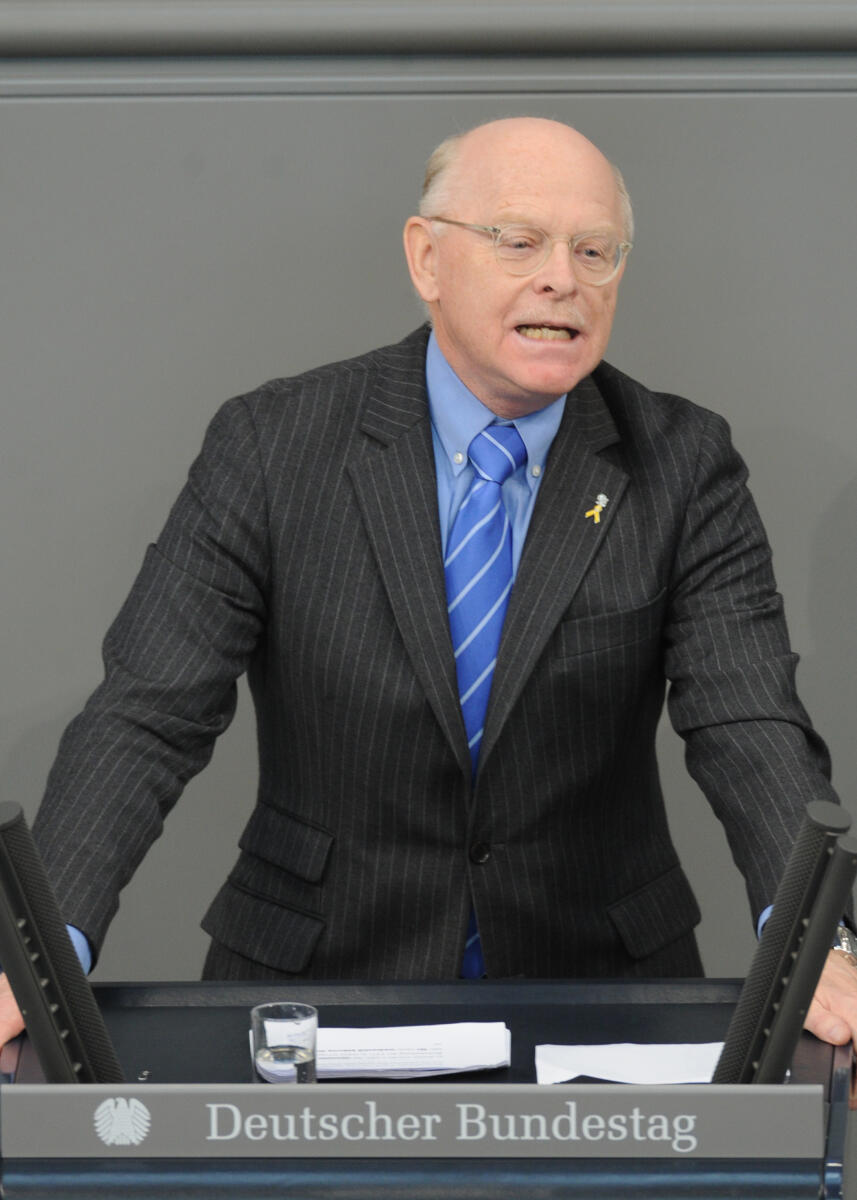 Klaus Breil, FDP, Bundestagsabgeordneter, Abgeordneter, Mitglied des Deutschen Bundestages, MdB, Rede, Deutscher Bundestag, 231. Sitzung, Top 4, Thema: Soziale Gestaltung der Energiewende, Redner 4.; Rednerpult. Breil, Klaus Klaus Breil, FDP, Bundestagsabgeordneter, Abgeordneter, Mitglied des Deutschen Bundestages, MdB, Rede, Deutscher Bundestag, 231. Sitzung, Top 4, Thema: Soziale Gestaltung der Energiewende, Redner 4.; Rednerpult.